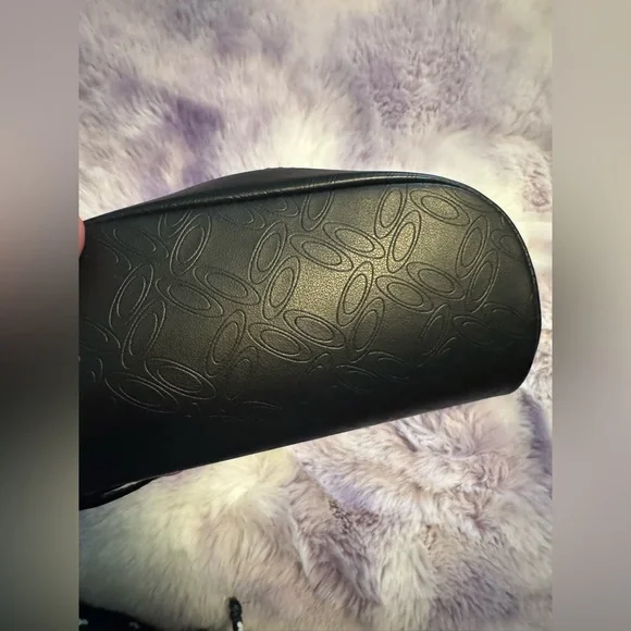 Oakley Elegant Black Clutch Bag - Picture 2 of 5